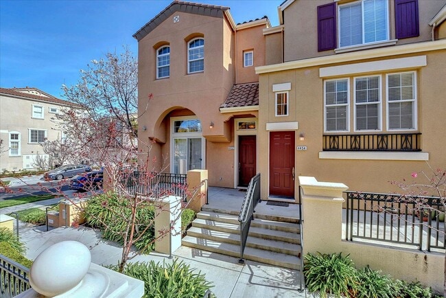 Building Photo - PRIME CORNER HOME NEAR TRAILS LIGHT-FILLED...