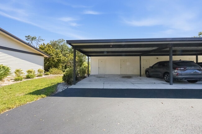 Building Photo - 1023 Pine Isle Ln