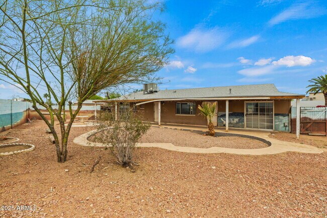 Building Photo - 13 E Desert Dr