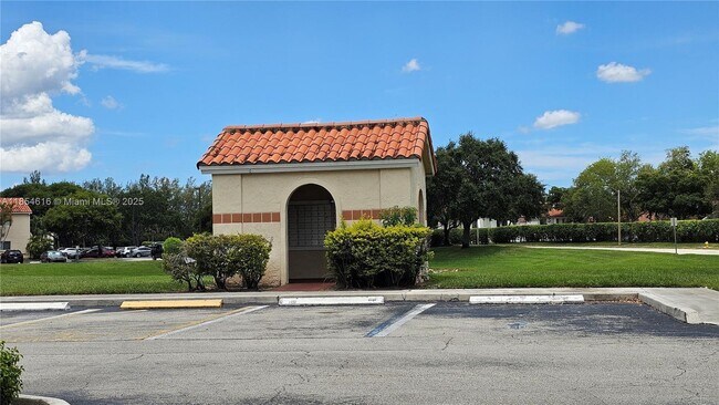 Building Photo - 3360 Pinewalk Dr N