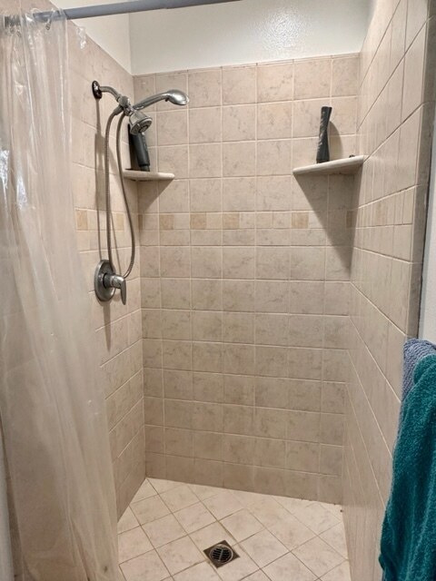 Master Full Bath - 3700 Dean Dr