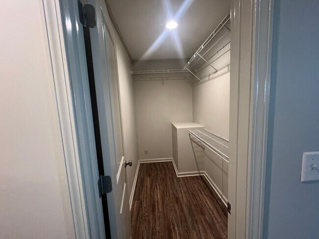 Building Photo - 3 bedroom 2 bathroom home