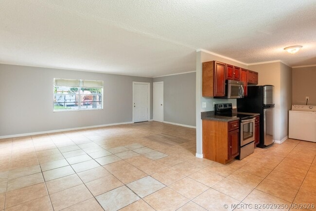 Building Photo - 1218 Giller Ave