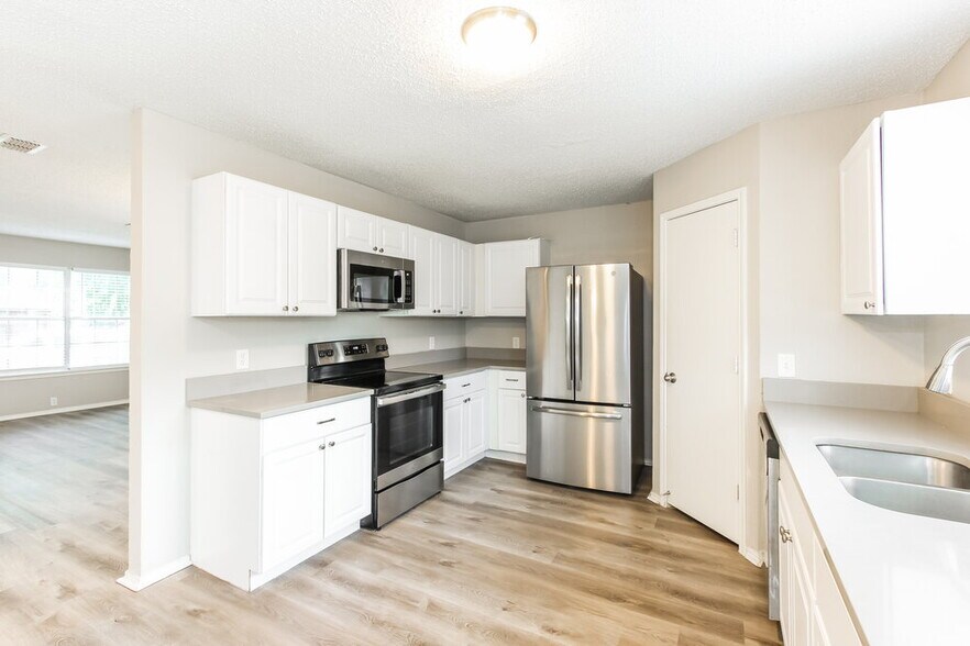 Building Photo - 1104 Beechwood Dr