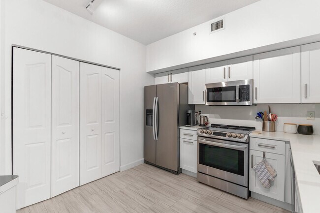 Building Photo - 255 NE 3rd Ave