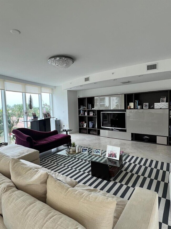 Building Photo - 19955 NE 38th Ct