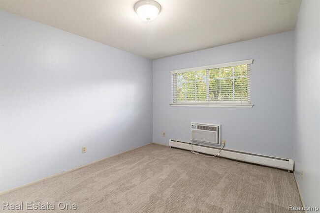 Building Photo - 2420 Parmenter Blvd