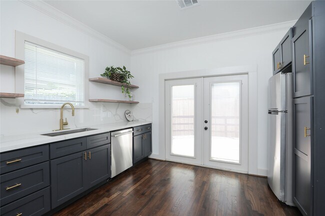 Building Photo - 1244 W 21st St