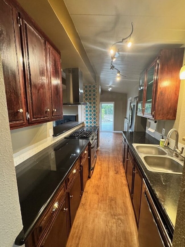 Building Photo - Available for Move In 3 Bed, 2.5 Bath Home...