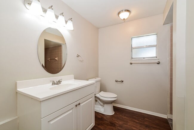 Building Photo - 409 Riverwoods Cir