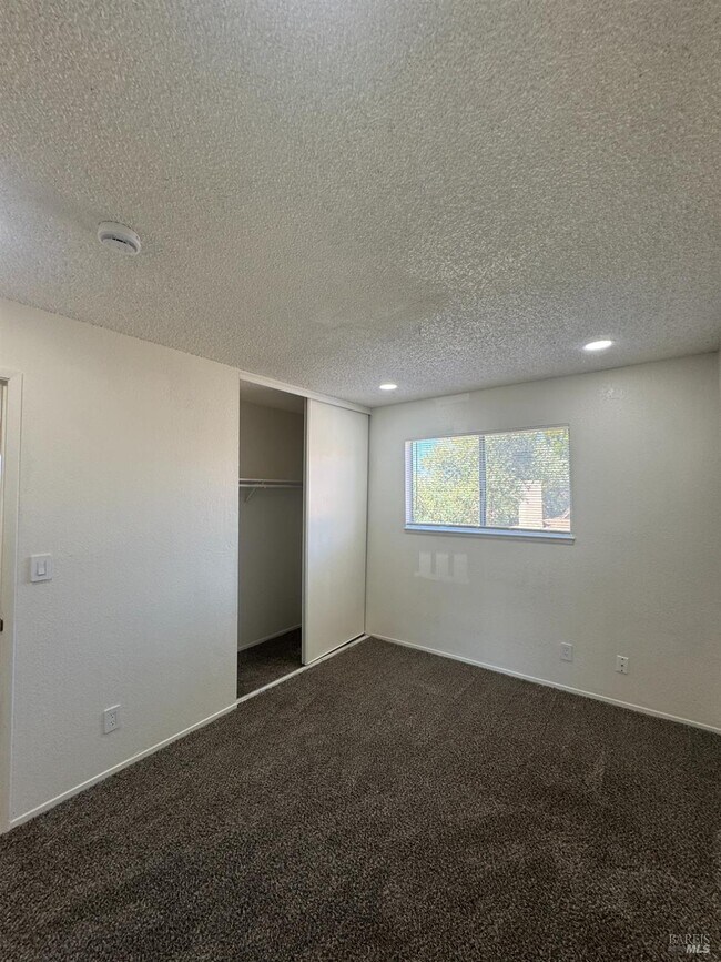 Building Photo - 118 Yorkshire Ct