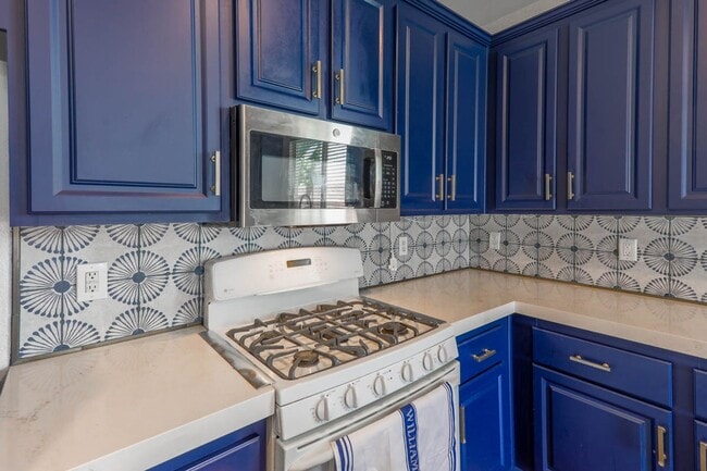 Building Photo - South Summerlin Single Story Pool And Spa Home