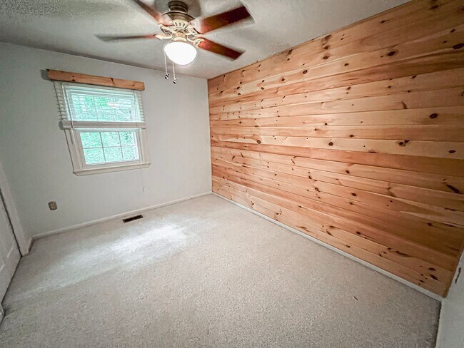 Building Photo - Remarkable Home With Spacious Deck And Det...