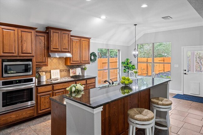 Building Photo - 385 Wild Rose Dr