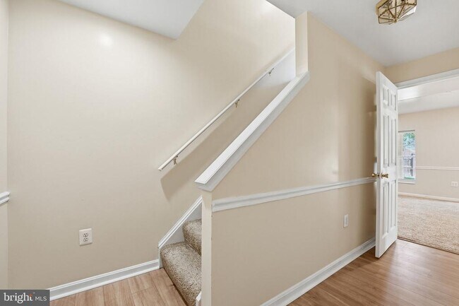 Building Photo - 11 St Marks Ct