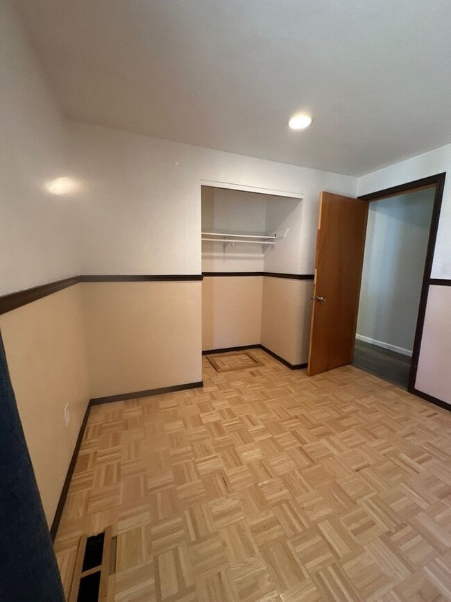 Building Photo - 4321 Myrtlewood Dr