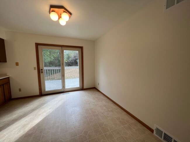 Building Photo - Lacy Road Duplex