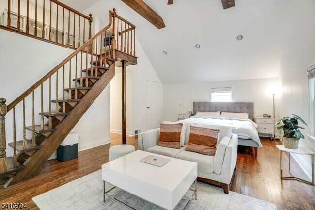 Building Photo - 304 Forest Dr S