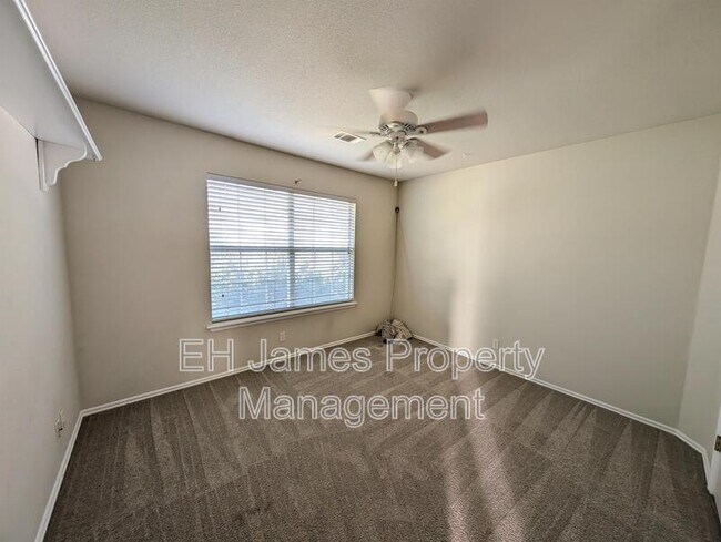 Building Photo - 9914 S 99th E Ave