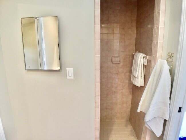 Building Photo - Charming 3/2 home in South Tampa
