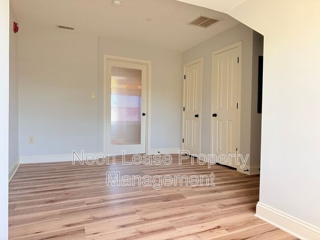 Building Photo - 139 NW Front St