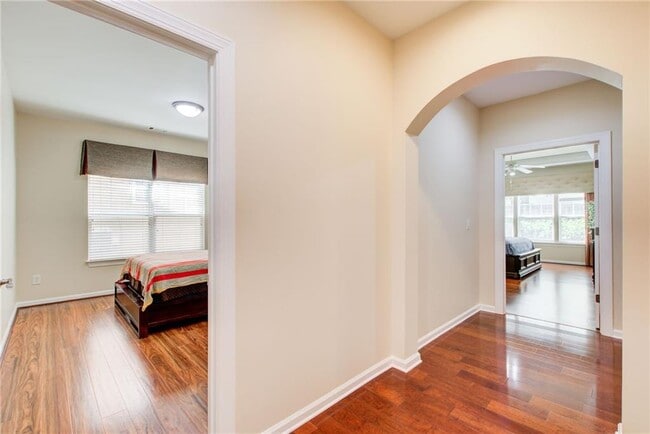 Building Photo - 529 Olympic Way