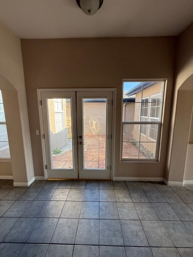 Building Photo - Spacious 5-Bedroom, 2-Bathroom Home in Southwest Bakersfield