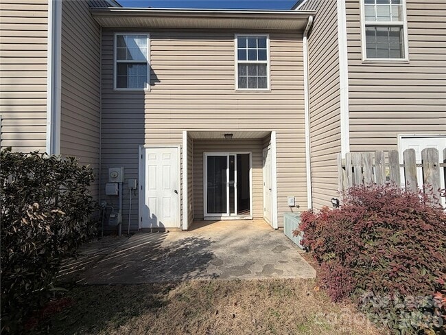 Building Photo - 7499 Bluff Point Ln