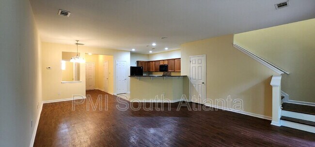 Building Photo - 3325 Fernview Dr