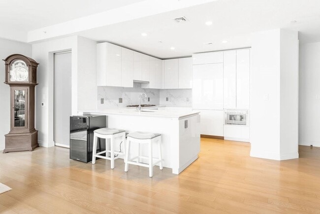 Building Photo - 135 Seaport Blvd