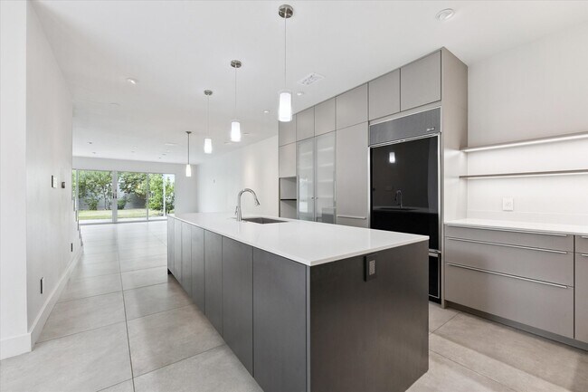 Building Photo - 1222 Marconi St