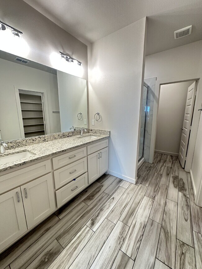 Building Photo - Brand new townhomes in Frenship East!