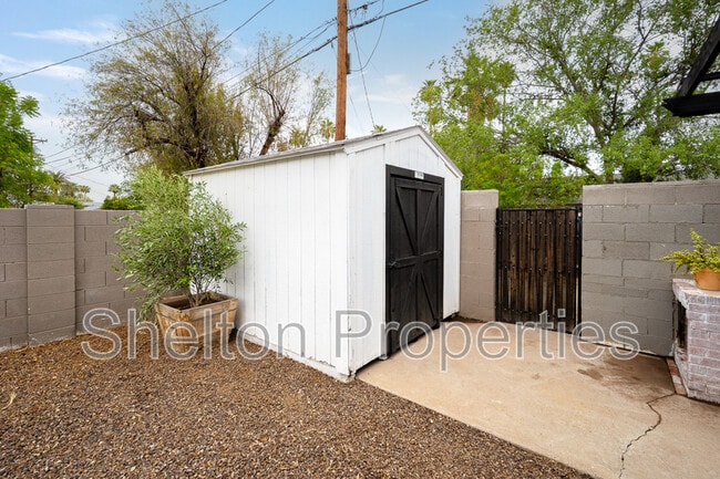 Building Photo - 1731 W Highland Ave