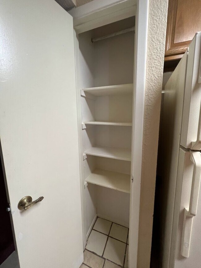 Building Photo - Croix 325 -  2 Bed 1 bath - $1450