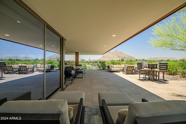 Building Photo - 7117 E Rancho Vista Dr
