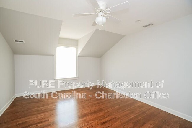 Building Photo - 1166 Waterfront Dr