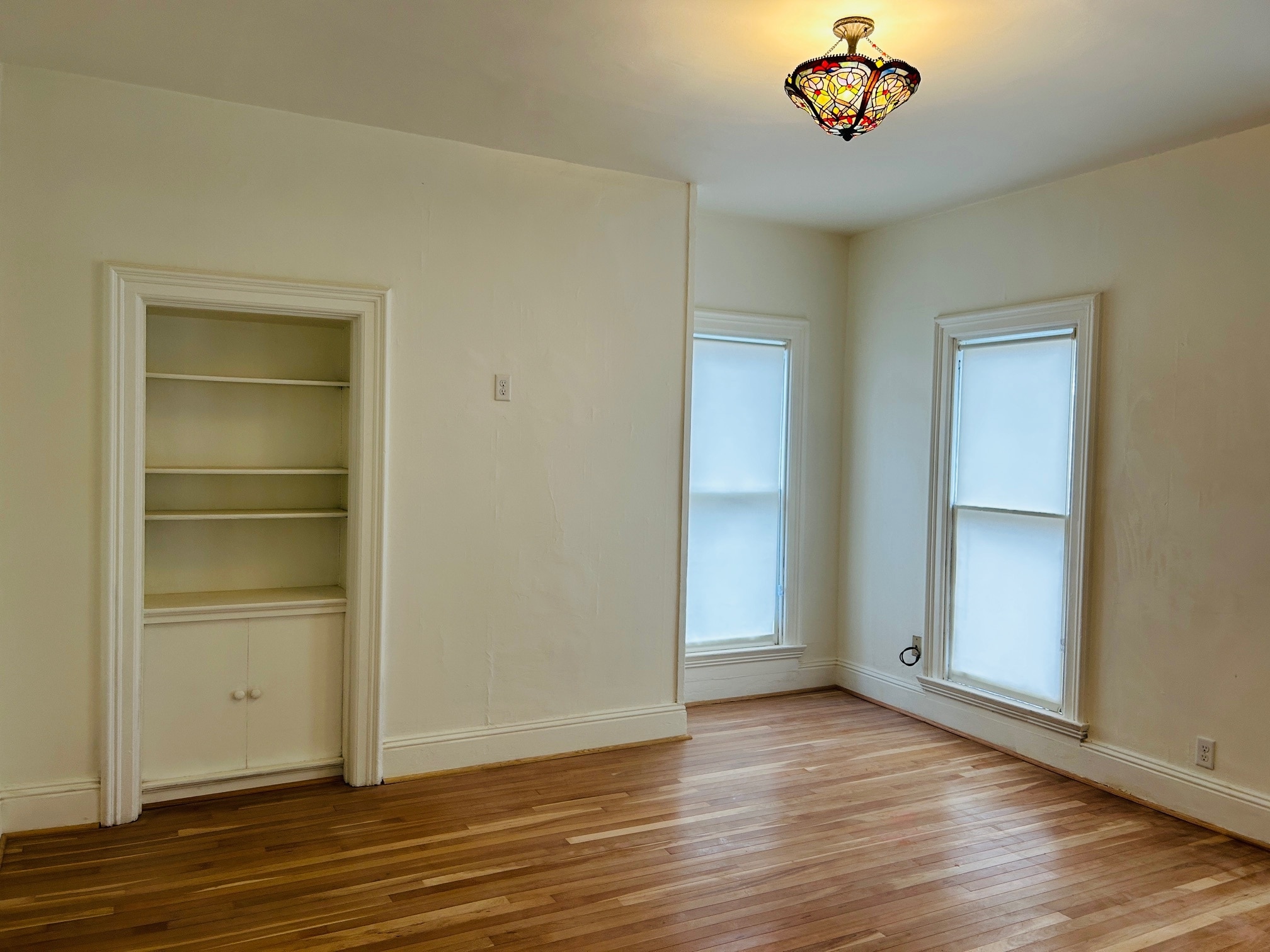 Living Room - 1110 W Wayne St