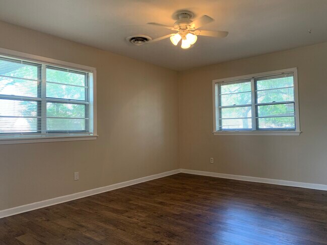 Building Photo - 701 Hybiscus Ln