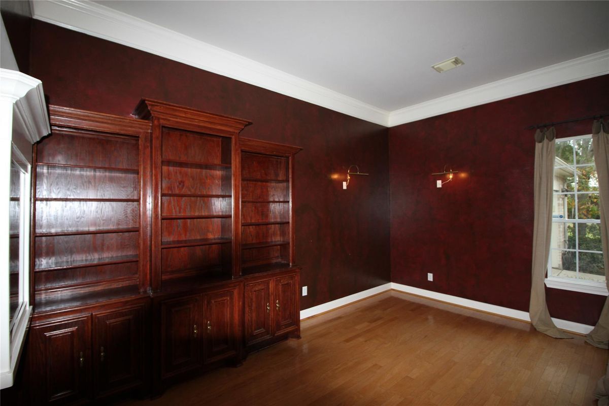 Building Photo - 1648 Lakeside Enclave Dr