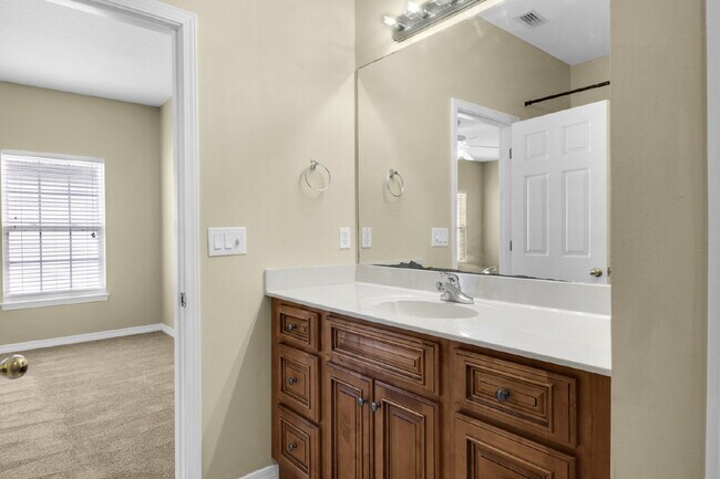 Building Photo - "Charming 3-Bedroom Townhouse Oasis in For...