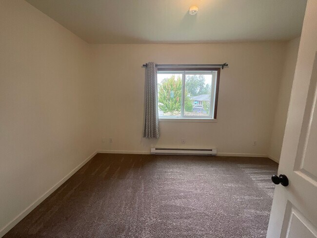 Building Photo - 3 Bed, 2 Bath Home with 2- Car Garage/Shop...