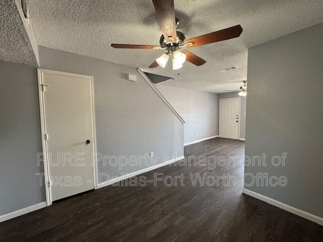 Building Photo - 4004 W Pioneer Dr