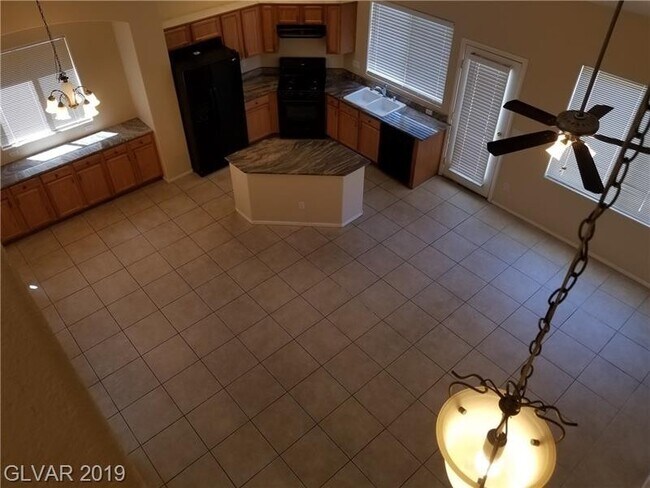 Building Photo - **$350 OFF 1ST MONTH RENT** Centennial Hil...