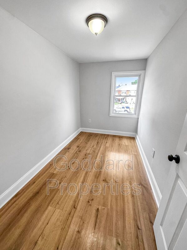 Building Photo - 2073 Larkhall Rd