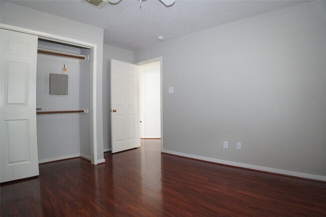 Building Photo - 13714 Pear Woods Ct