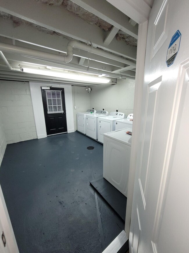 Building Photo - 107 Robbins Dr