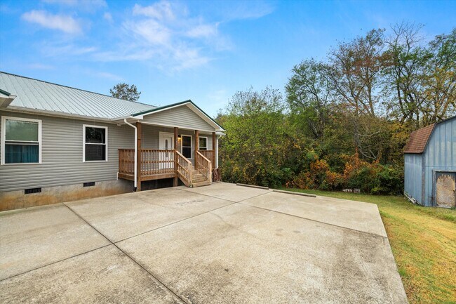 Building Photo - 825 Wells Rd