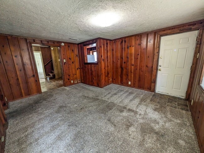 Building Photo - 3170 Roberts Ave