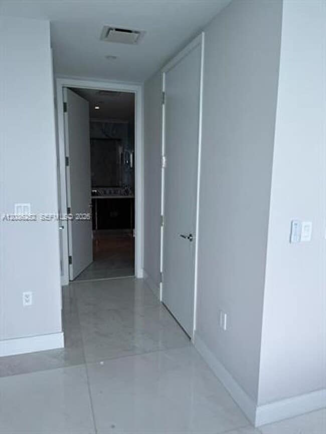 Building Photo - 15701 Collins Ave