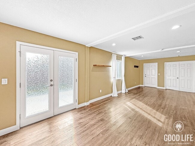 Building Photo - Charming 3BD/2BA House in Imperial Beach W/ A/C, W/D, 2-Car Garage, & Grass Backyard!